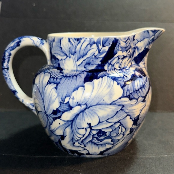 Vintage Myott Son & Co Bermuda Blue & White Rose Pitcher creamer - Picture 1 of 7
